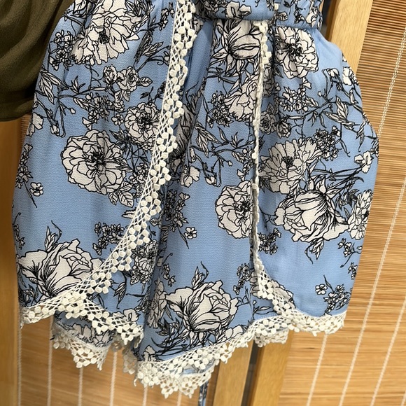 L flowery romper - Picture 2 of 4